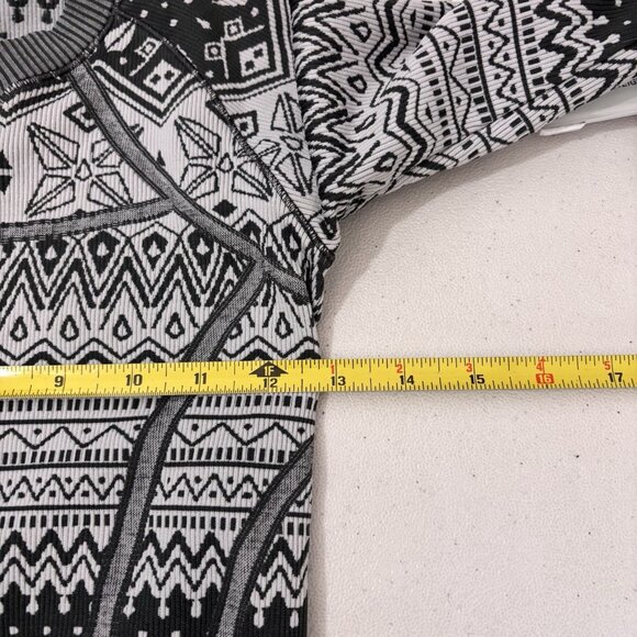 ivivva by lululemon Glacier Geometric Long Sleeve Blouse Size 10 - Picture 7 of 8